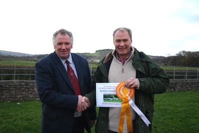 Mr Drew Cowan presenting Robert with the Reserve National Flock Competition Award